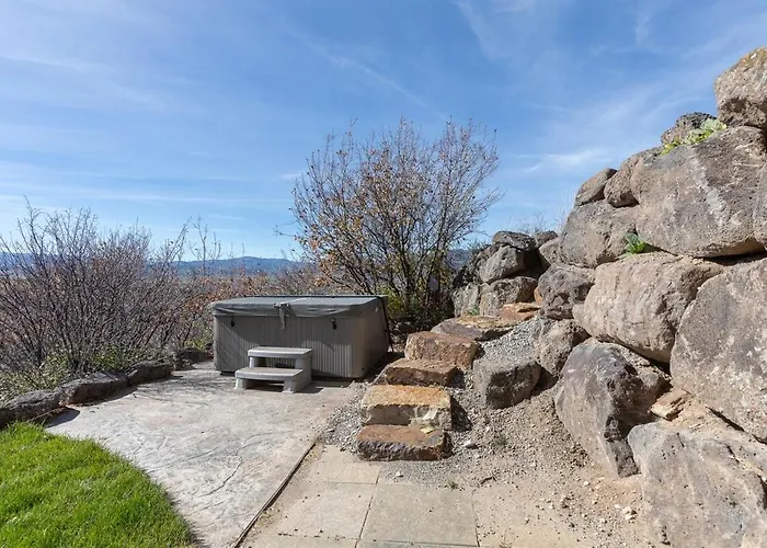 Holiday home Peaks Paradise - Mtn Views - Hot Tub - Game Etna