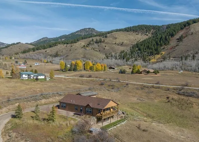 Holiday home Peaks Paradise - Mtn Views - Hot Tub - Game Etna