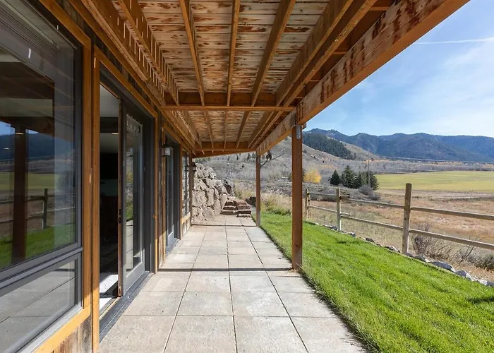 Holiday home Peaks Paradise - Mtn Views - Hot Tub - Game Etna