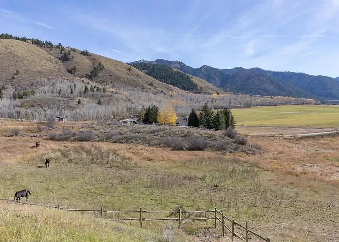 Peaks Paradise - Mtn Views - Hot Tub - Game Holiday home