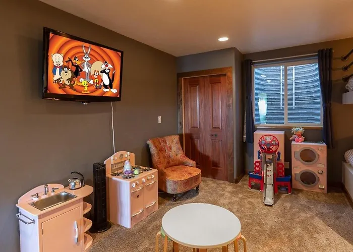 Holiday home Peaks Paradise - Mtn Views - Hot Tub - Game *