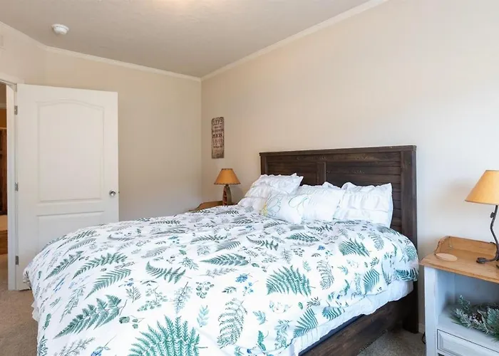 Peaks Paradise - Mtn Views - Hot Tub - Game Holiday home Etna