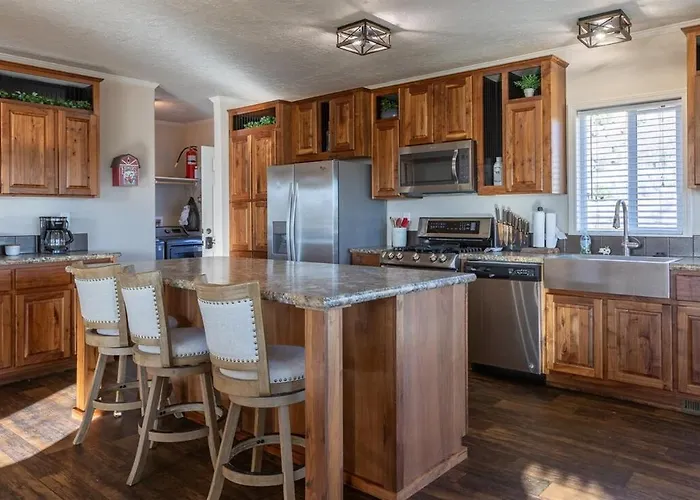 Peaks Paradise - Mtn Views - Hot Tub - Game Holiday home Etna