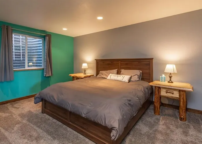 Holiday home Peaks Paradise - Mtn Views - Hot Tub - Game Etna